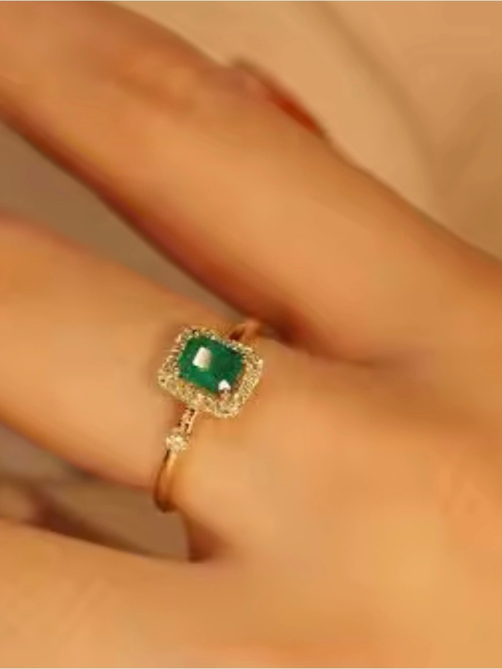 Vivid 18K Gold Filled Lab Emerald Ring Size 7 Lab white Sapphire Stones Accent - Picture 3 of 4